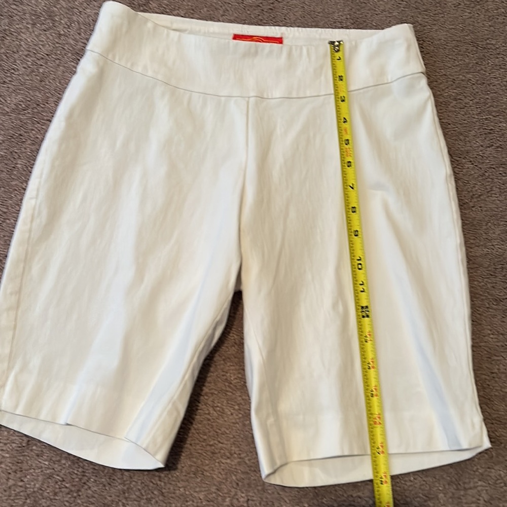 Krazy Larry White Pull-on Elastic Waist Bermuda Shorts - Picture 4 of 4